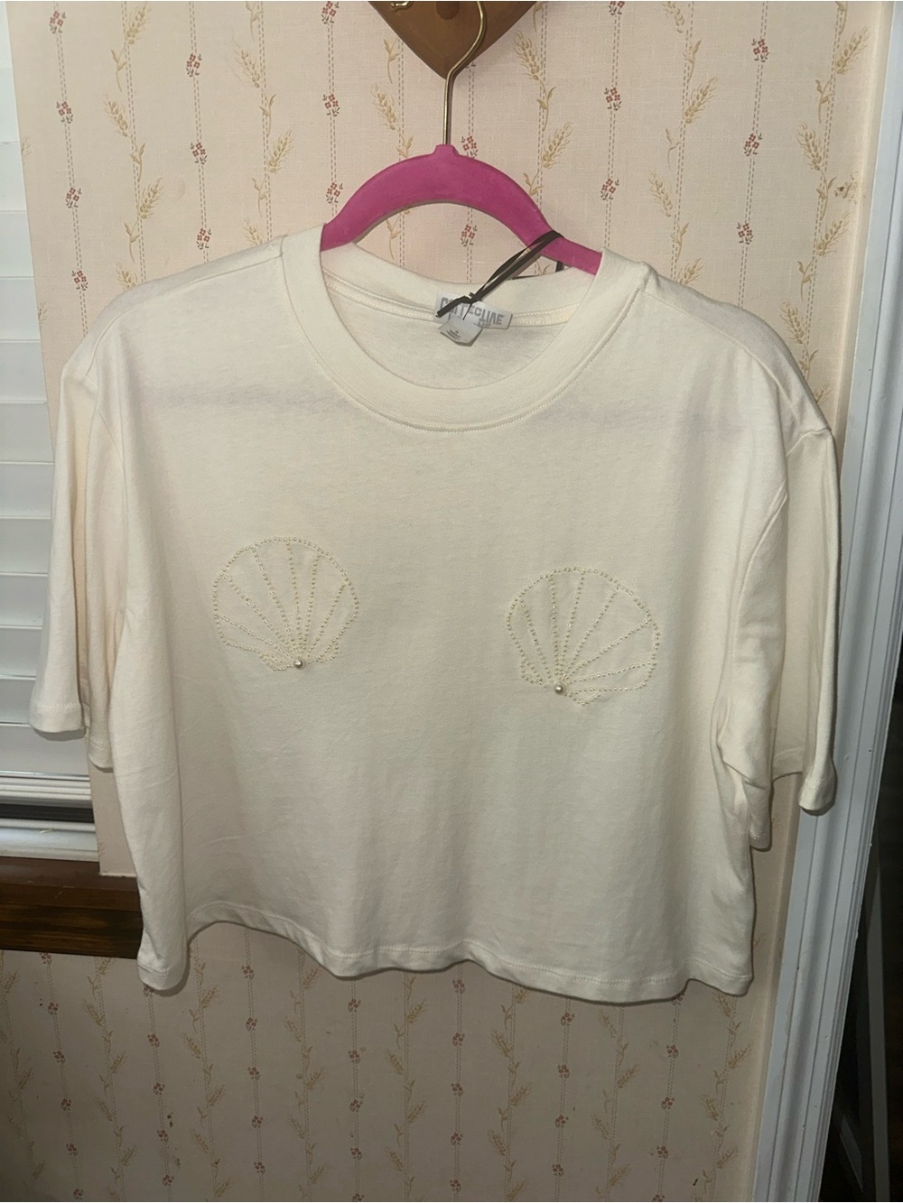 NWT Future Collective Pearl Seashell Crop Tee Women’s S Cream Coastal